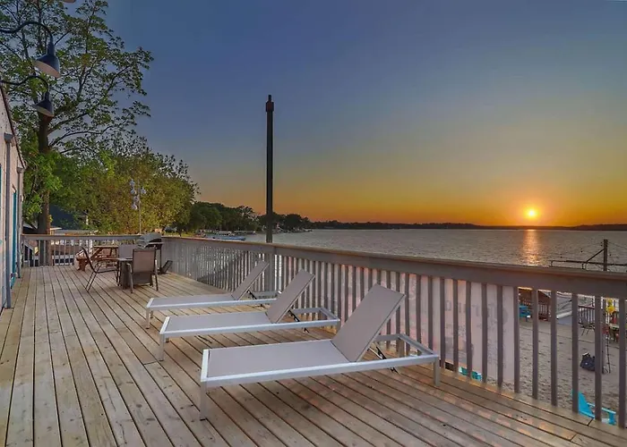 Chain O' Lakes Penthouse Sunset View And Boat Dock Apartment Ingleside Shore