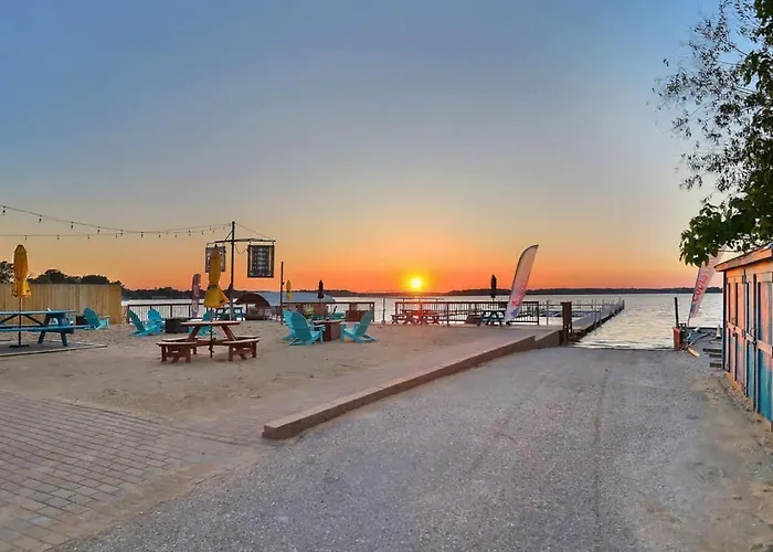 Chain O' Lakes Penthouse Sunset View And Boat Dock *