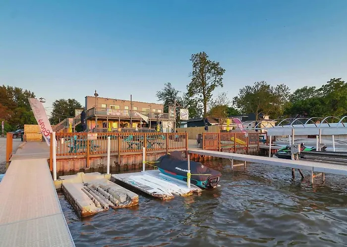 Chain O' Lakes Penthouse Sunset View And Boat Dock Apartment Ingleside Shore