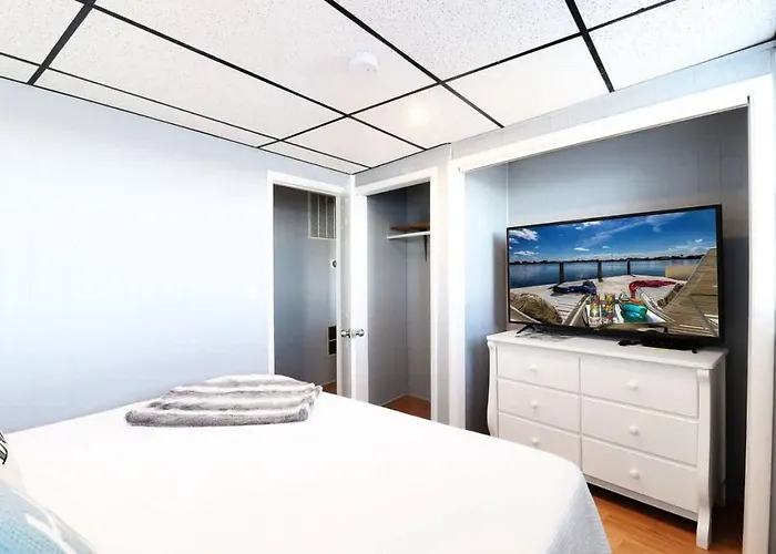 Apartment Chain O' Lakes Penthouse Sunset View And Boat Dock *